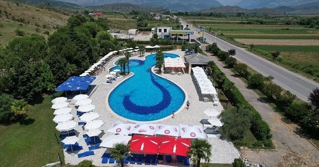 15-vje&ccedil;ari humbi jet&euml;n n&euml; pishin&euml;n e n&euml;nkryetares