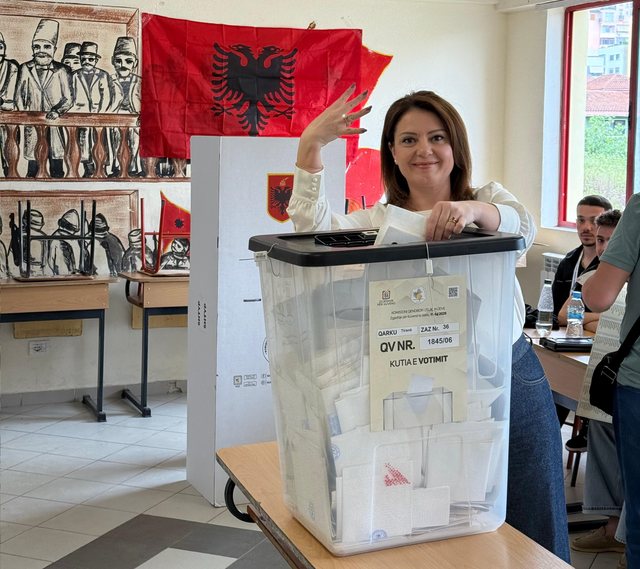 "Ne votuam", Pampuri 'shkund' votën me një mesazh: