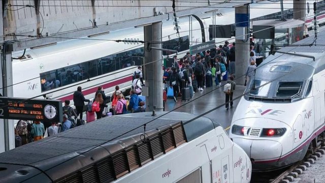 Spanja sërish në probleme, grabiten kabllot e bakrit të trenave