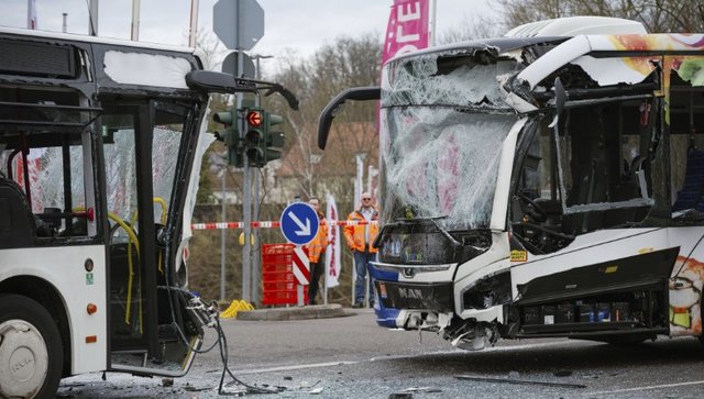 Përplasen dy autobusë në Gjermani: Të paktën 35 të