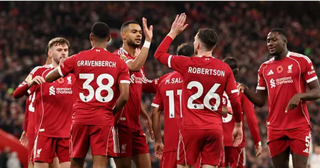 Goditje e r&euml;nd&euml; p&euml;r Liverpul, Isak thyen k&euml;mb&euml;n