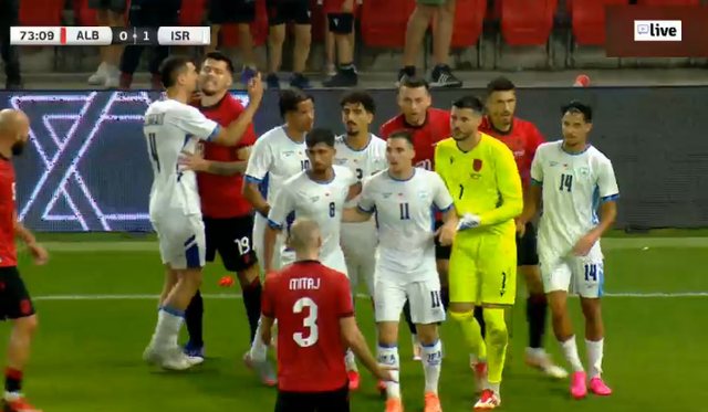 Plas në “Air Albania”/ Pas golit, futbollisti i Izraelit