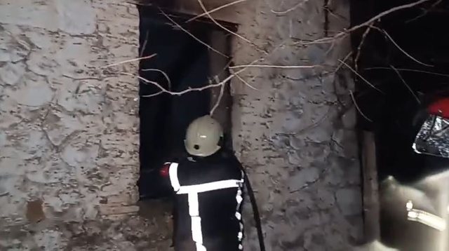 Digjet nj&euml; sht&euml;pi e pabanuar n&euml; Lushnje, dyshohet p&euml;r