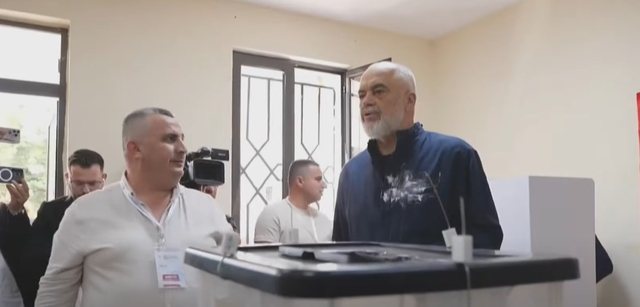 Zgjedhjet parlamentare, Rama dhe Linda votojnë në Surrel!