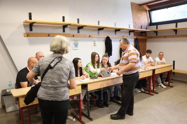 “Shqiptarët votojnë në zgjedhjet testuese në