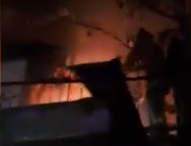 P&euml;rfshihet nga flak&euml;t nj&euml; banes&euml; n&euml; Vlor&euml;