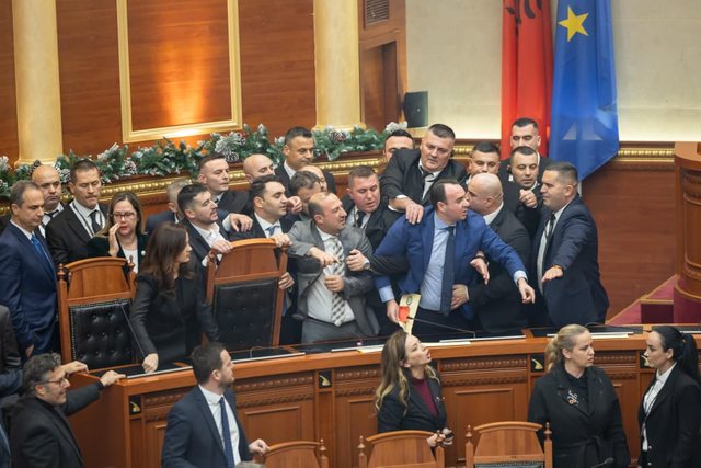 After the 'body-to-body' method in the Assembly, the Democrats head to