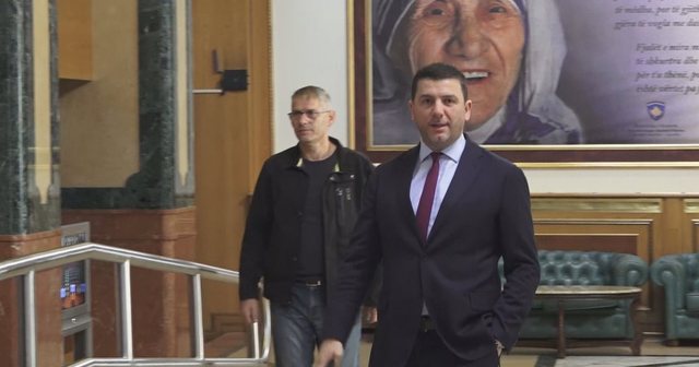 Kriza politike, Vetëvendosje e PDK flasin për zgjedhje të reja