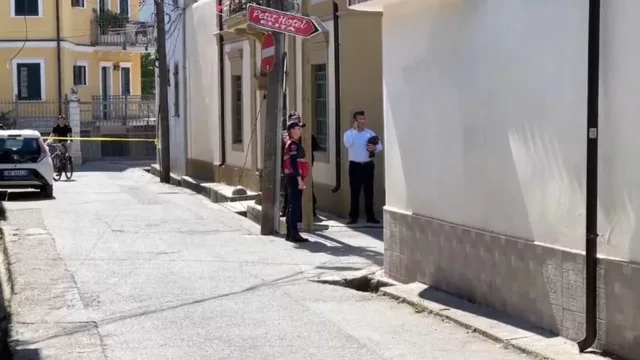 Tronditet Shkodra/ Turisti vret me thikë bashkëshorten, qëllon