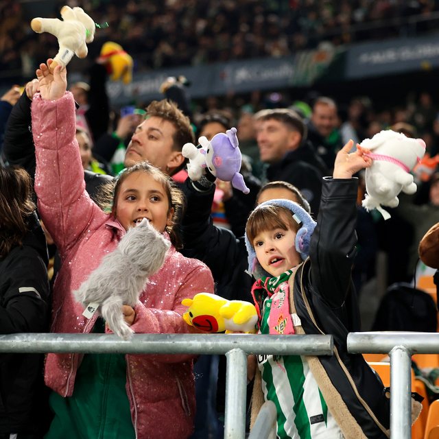 FOTO/ Tradita e ve&ccedil;ant&euml; e klubit t&euml; La Liga-s, lodrat prej