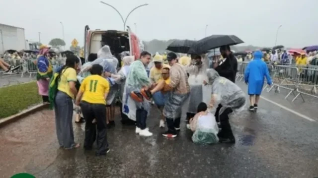 Kishin dal&euml; n&euml; mb&euml;shtetje t&euml; ish-presidentit Bolsonaro, 30