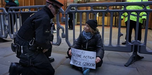 Arrestohet n&euml; Lond&euml;r aktivistja Greta Thunberg