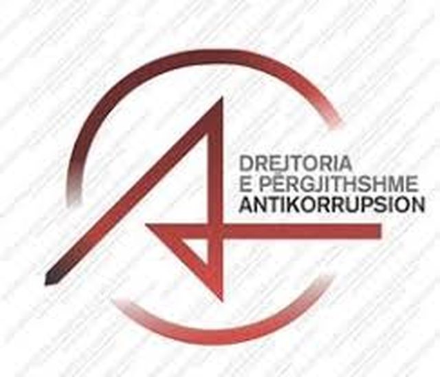 Rama po 'fshin' k&euml; i del para! Ik&euml;n pas dy vitesh drejtori i