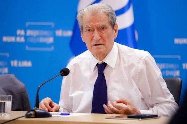 “Berisha në burg” dhe “opozitë e shitur”/