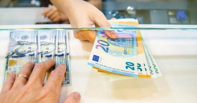 Këmbimi valutor 18 dhjetor/ Me sa blihen e shiten dollari dhe euro,