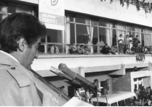 Politika s’plaket kurrë: Spektakli 35-vjeçar i Berishës