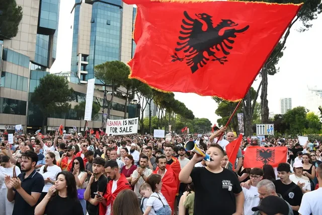 Propaganda e qeverisë kundër protestës jo vetëm mediokre por