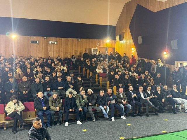 Salianji 'sfidon' sërish Berishën nga Gjirokastra: Takim me