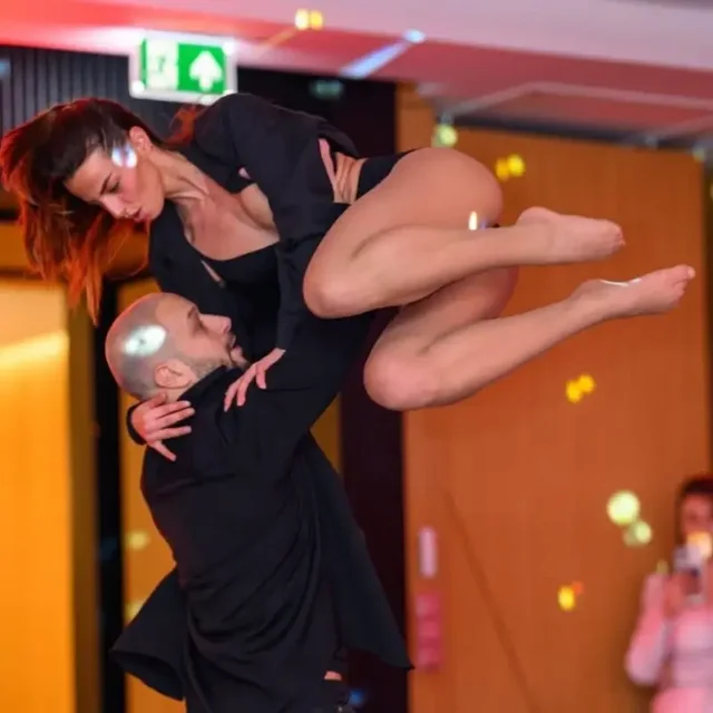 FOTO/ Festë me balerina, ç’është gjithë kjo