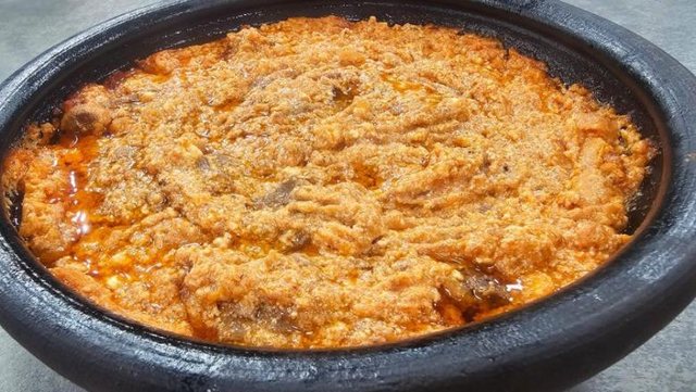 Tavë dheu tradicionale me mëlçi