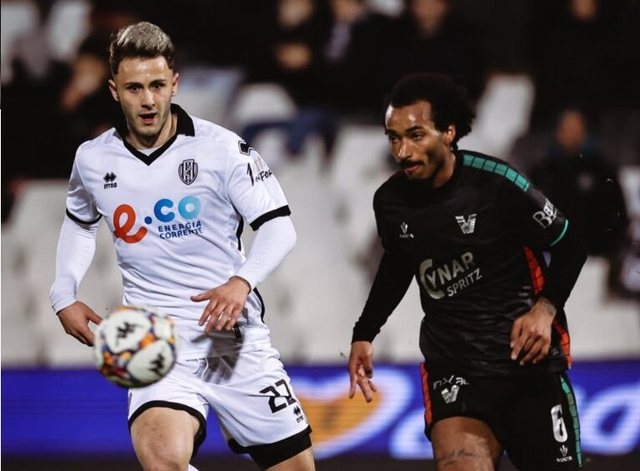 Vrioni gjen golin me Cesenen, VAR &ldquo;i prish&rdquo; fest&euml;n