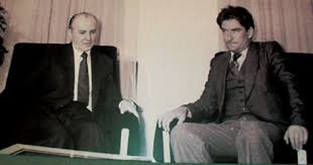 Video-December 8, 1990/ When Sali Berisha thanked Ramiz Alia for founding the DP
