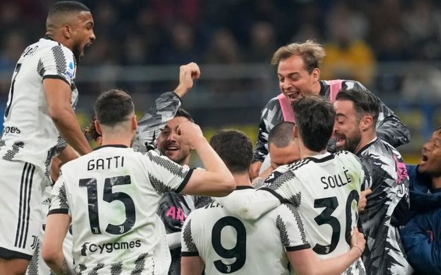 Juventus hyn në “vallen” e titullit, bardhezinjtë