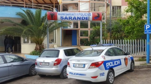 Zhduket i riu në Sarandë, i ati alarmon policinë