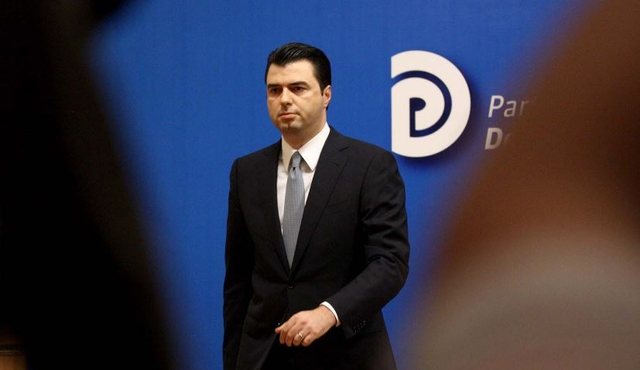 Ata nuk penguan Bash&euml;n, por rotacionin politik