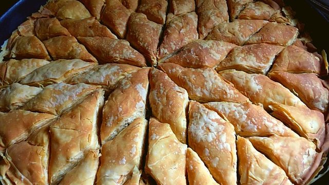 Bakllava me 100 petë