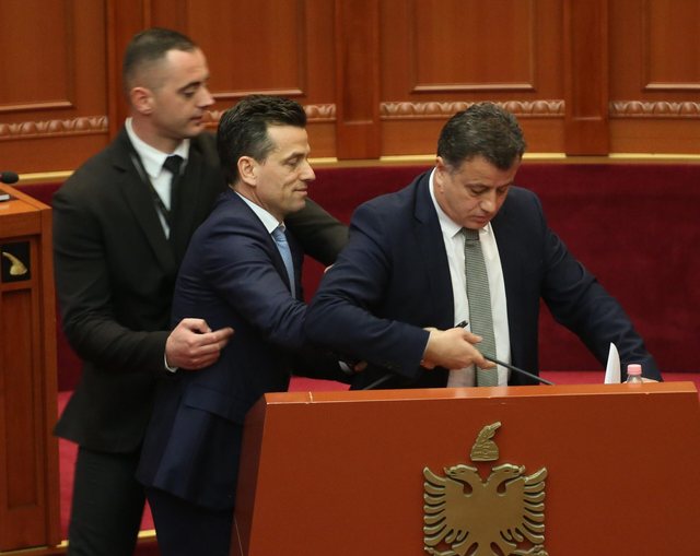 Vëllai i tij merr tendera nga Qeveria', Agron Shehaj: Flamur Noka
