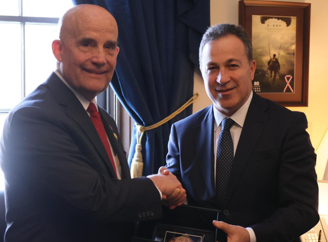 Niko Peleshi takohet n&euml; Kongresin Amerikan me Kryetarin e
