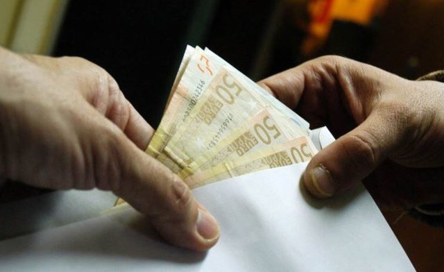 “Kutia e Pandorës” së Zgjedhjeve: Si vidhen votat