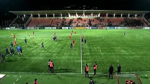 P&euml;rballje e p&euml;rflakt&euml; n&euml; kryeqytet! Kartona t&euml; kuq e