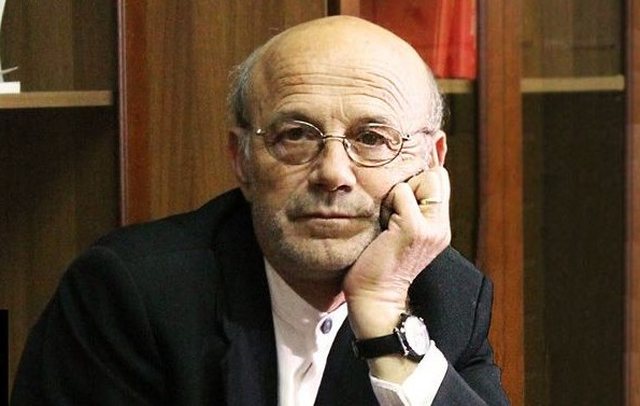 AlfaPena/ Poezi nga Petrit Ruka: "Atdheu u shit...