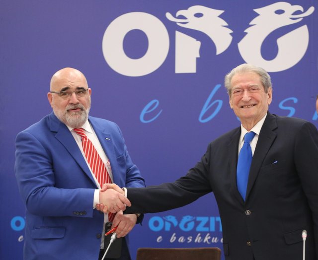 "Ta bëjmë Shqipërinë të madhe sërish"/