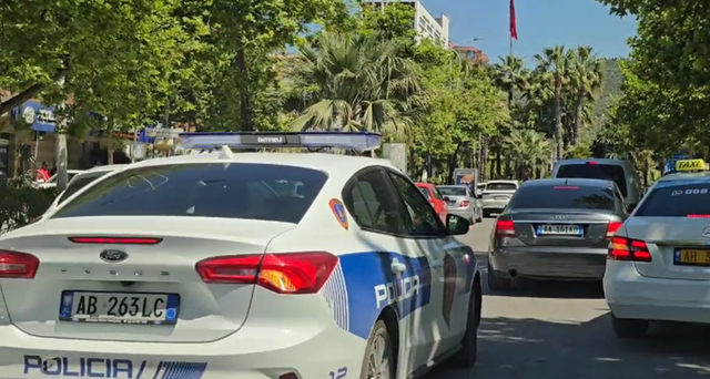 Vodhi një televizor dhe kompjuter nga zyra elektorale e PD-së,