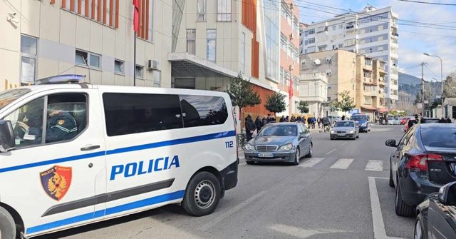 Shp&euml;rthim me l&euml;nd&euml; plas&euml;se n&euml; nj&euml; servis n&euml;