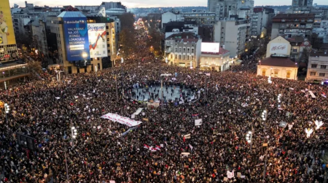 Studentët “ndezën” sot Beogradin, Vuçiç i