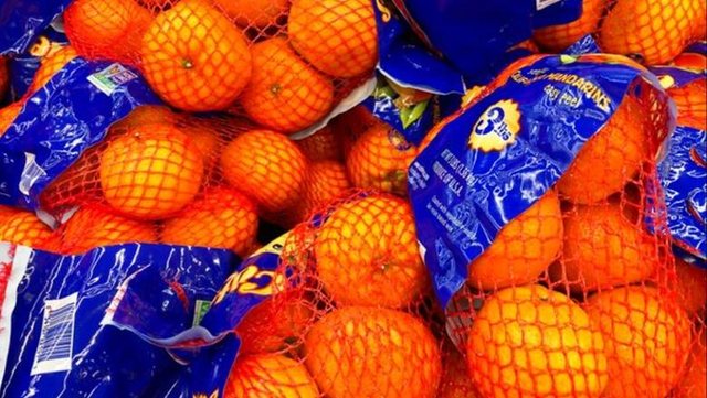 Prokuroria: Në treg u hodhën mbi 21 ton mandarina me pesticide të