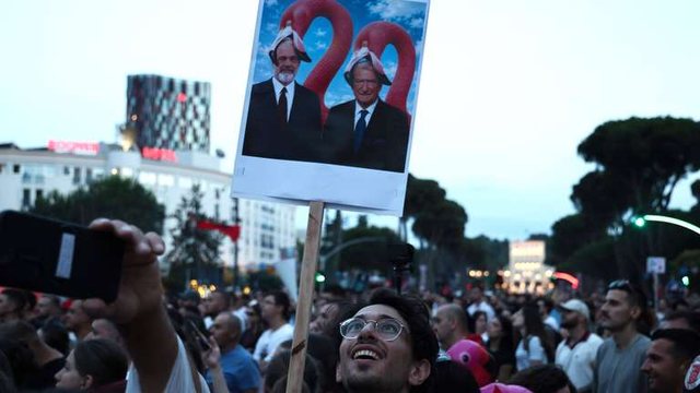 "Berisha n&euml; t&euml; kaluar&euml;n, Rama tani"/ Media gjermane: