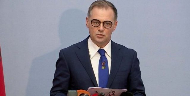 Jep dor&euml;heqjen drejtori i Doganave Gent Gazheli