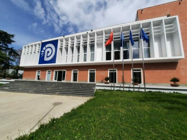 Dalin emrat e listës së mbyllur nga Partia Demokratike në Fier,