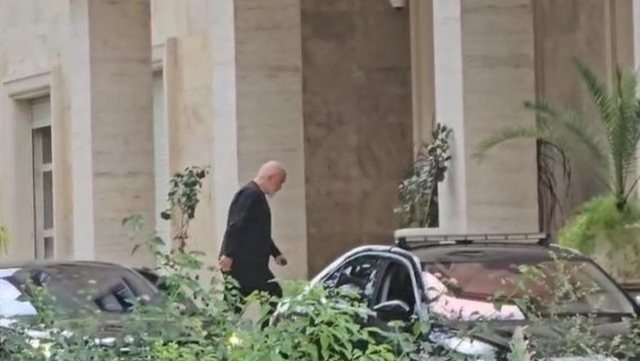 Rama rikthehet në zyrë pas pushimeve, pritet të mbledhë