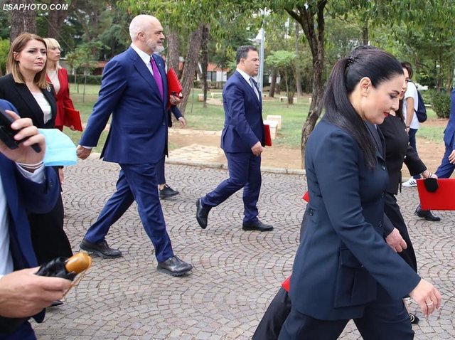 Kreshnik Spahiu: Ja kush janë 3 ministrat e "paprekshëm"
