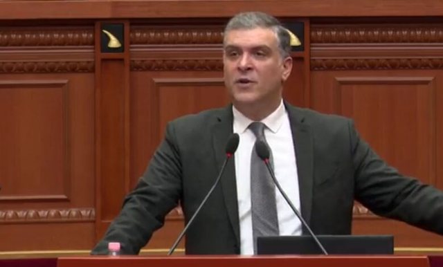 “Ilir Meta qëndron në burg, kurse e akuzuara Balluku vijon