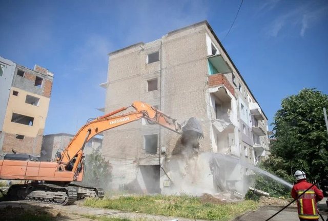 U denoncuan pas prishjes së një pallati pa njoftim në Kombinat,