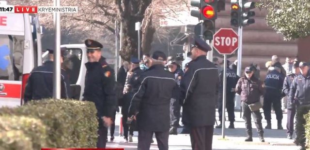 Protesta/ Kreu i Policisë Kriminale Tonin Vocaj shkon në kryeministri