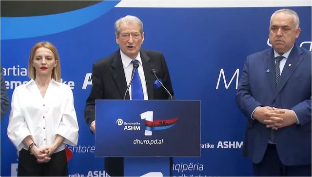 Berisha në Laprakë: Jemi me fat të madh që Trump i shtypi