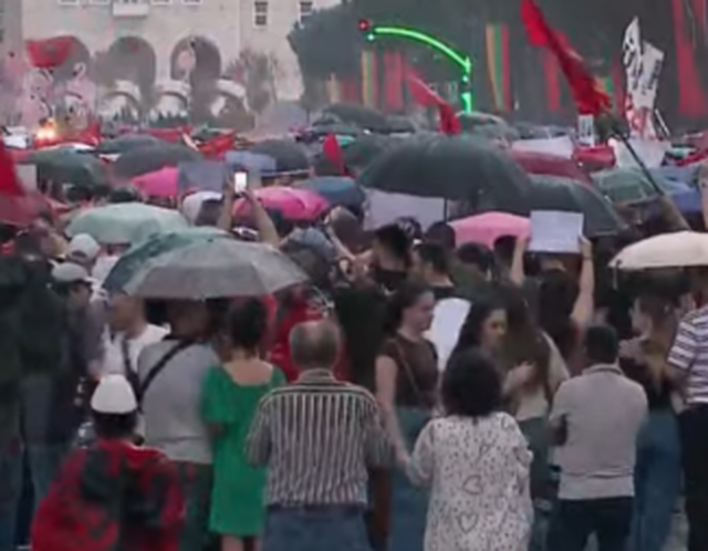 Protestuesit nuk i tremb as shiu, thirrje t&euml; forta nga Kryeministria: